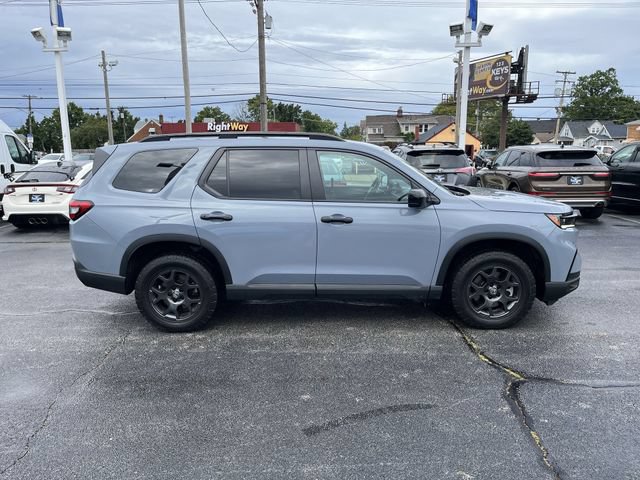 Used 2025 Honda Pilot TrailSport image 11