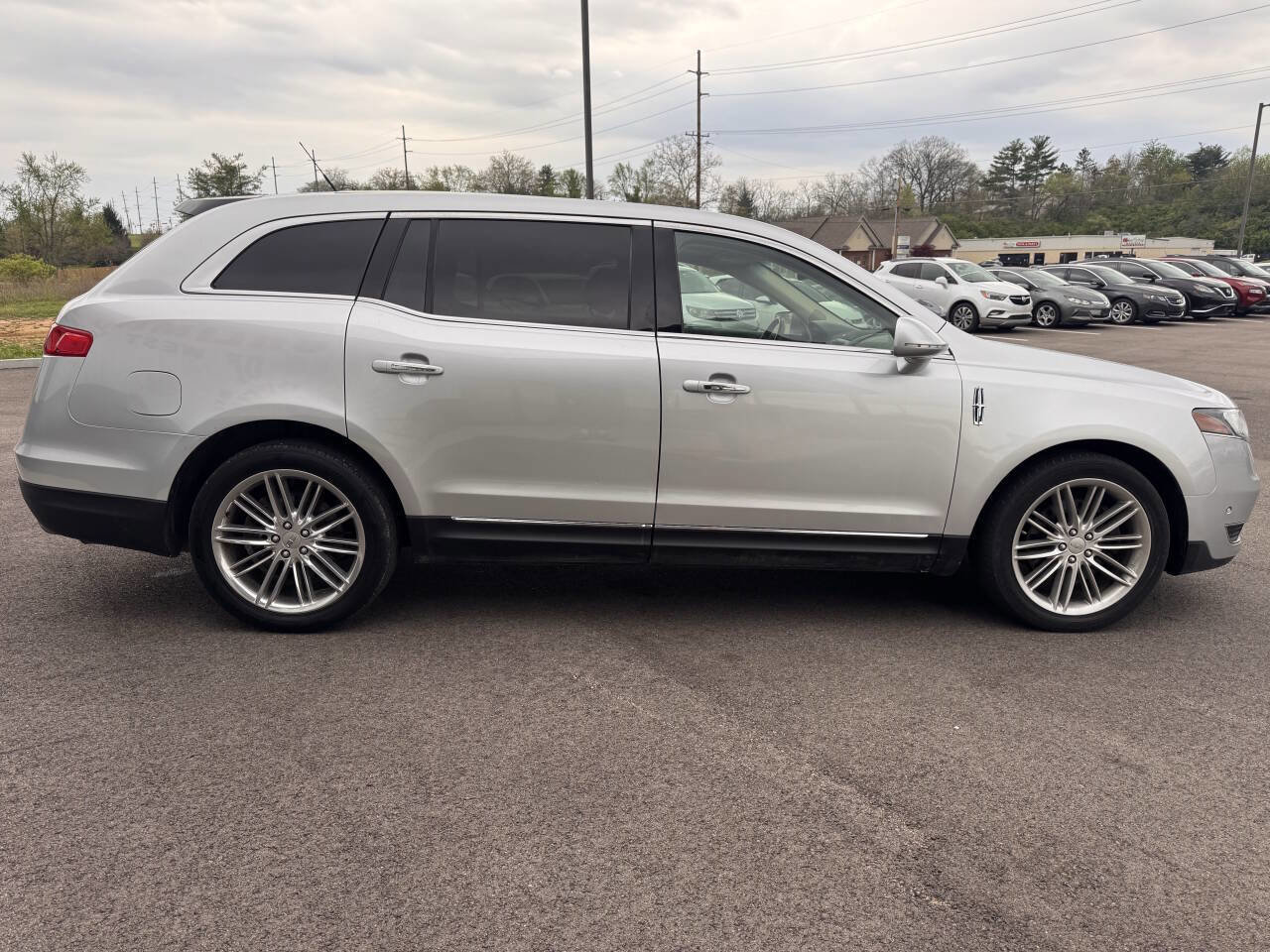 Used 2019 Lincoln MKT AWD image 6