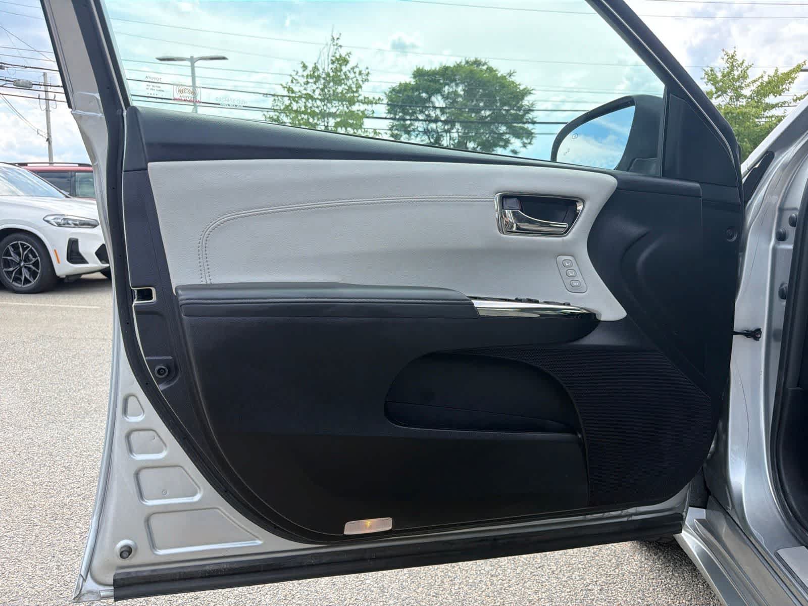Used 2017 Toyota Avalon XLE Premium FWD image 7