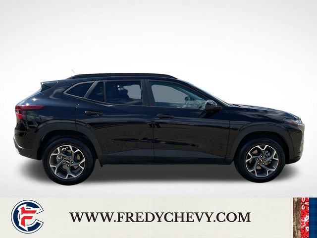 Used 2025 Chevrolet Trax LT FWD image 7