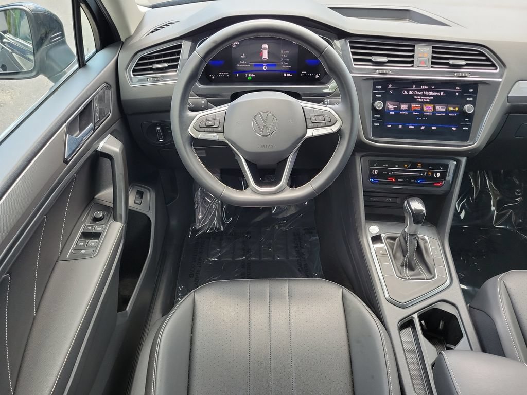 Used 2023 Volkswagen Tiguan SE w/ Panoramic Sunroof Package FWD image 14