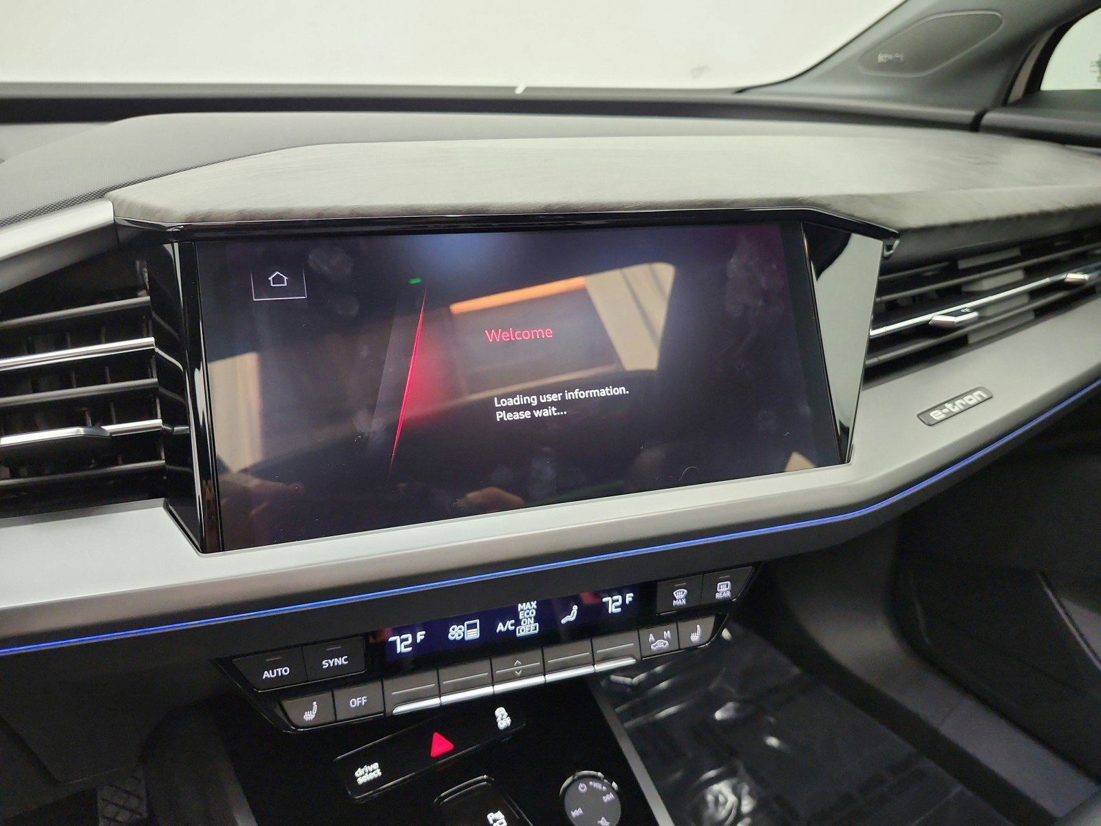 Used 2024 Audi Q4 e-tron Premium Plus image 17