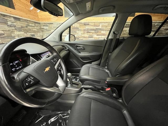 Used 2020 Chevrolet Trax LT w/ LT Convenience Package AWD/4WD image 12