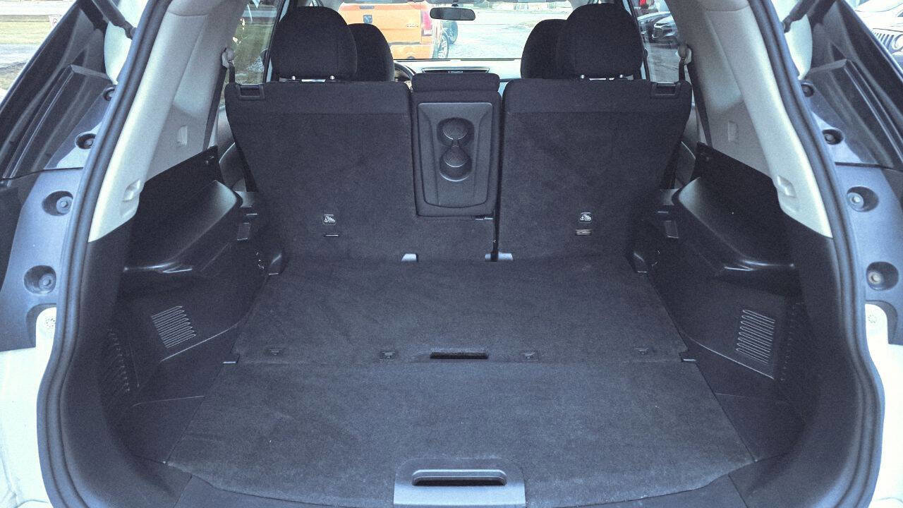 Used 2017 Nissan Rogue SV image 12