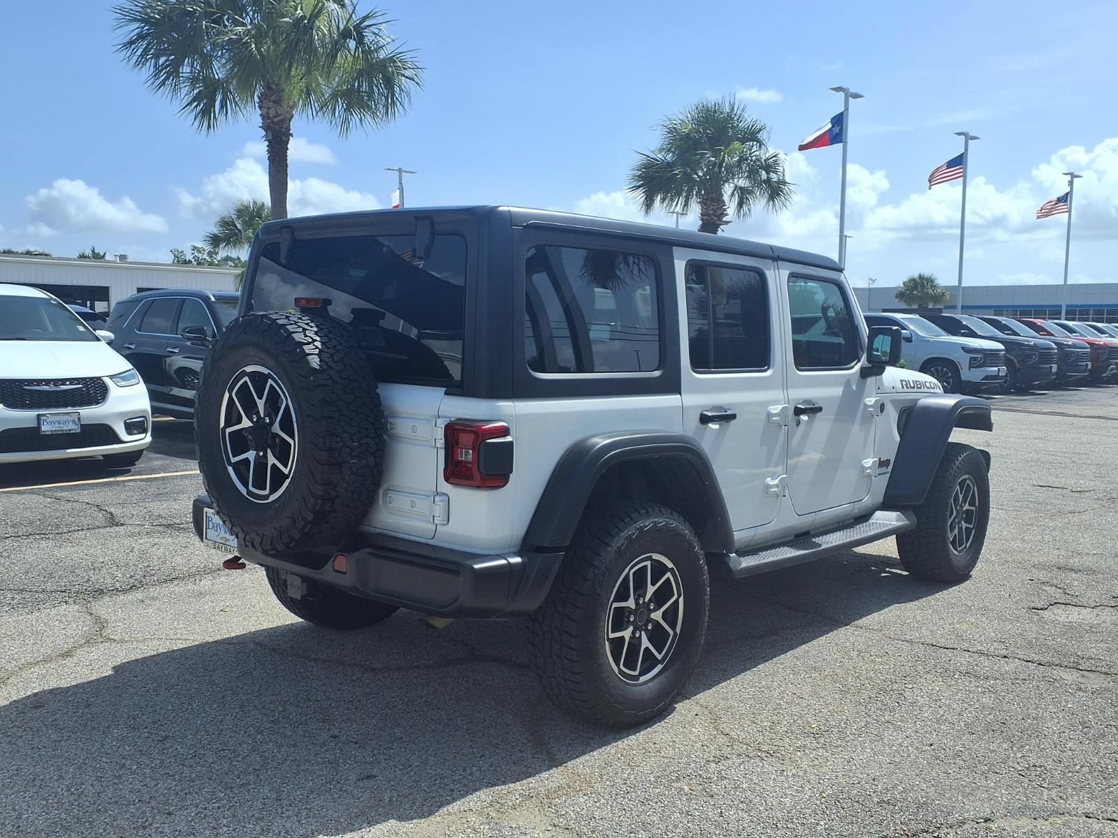 Used 2024 Jeep Wrangler Unlimited Rubicon AWD/4WD image 2