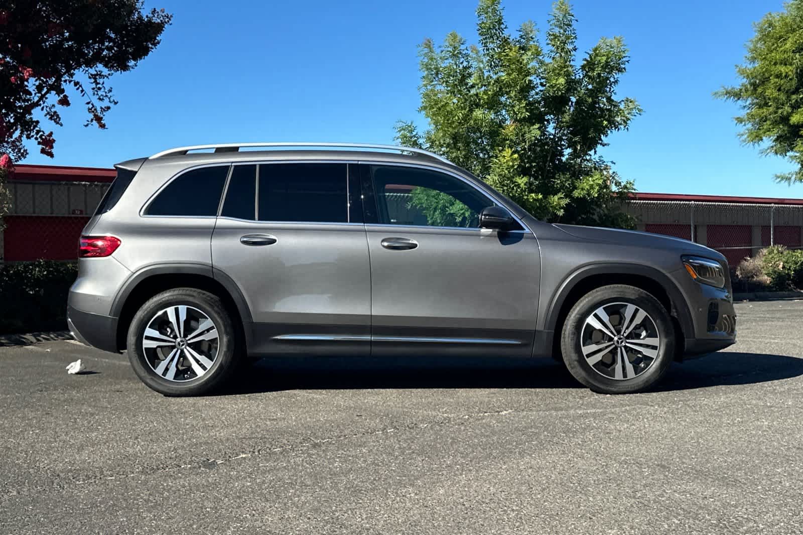 New 2026 Mercedes-Benz GLB 250 image 2