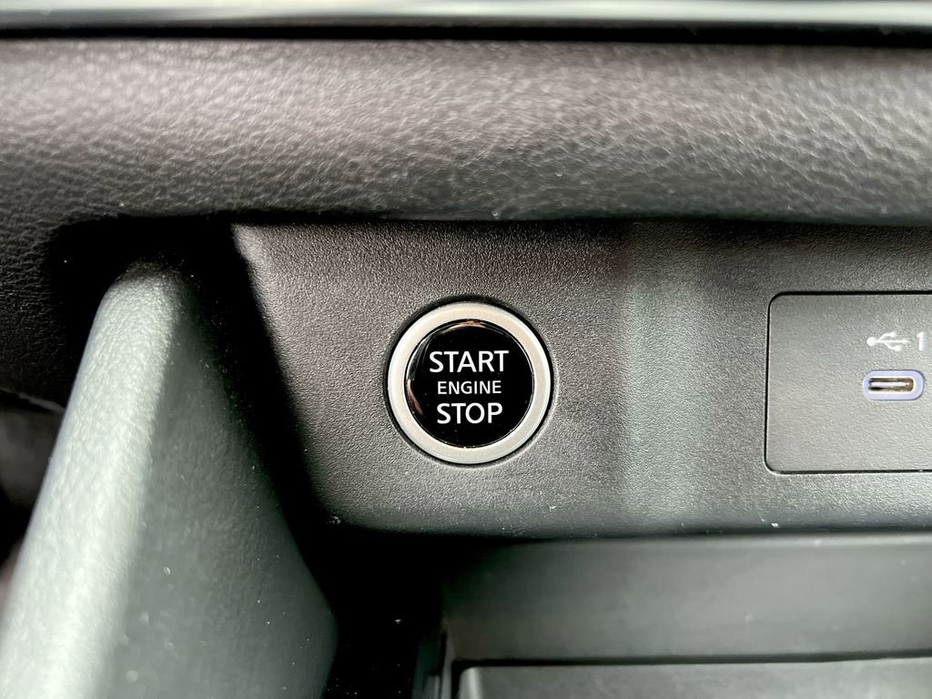 Used 2023 Nissan Rogue SV image 15