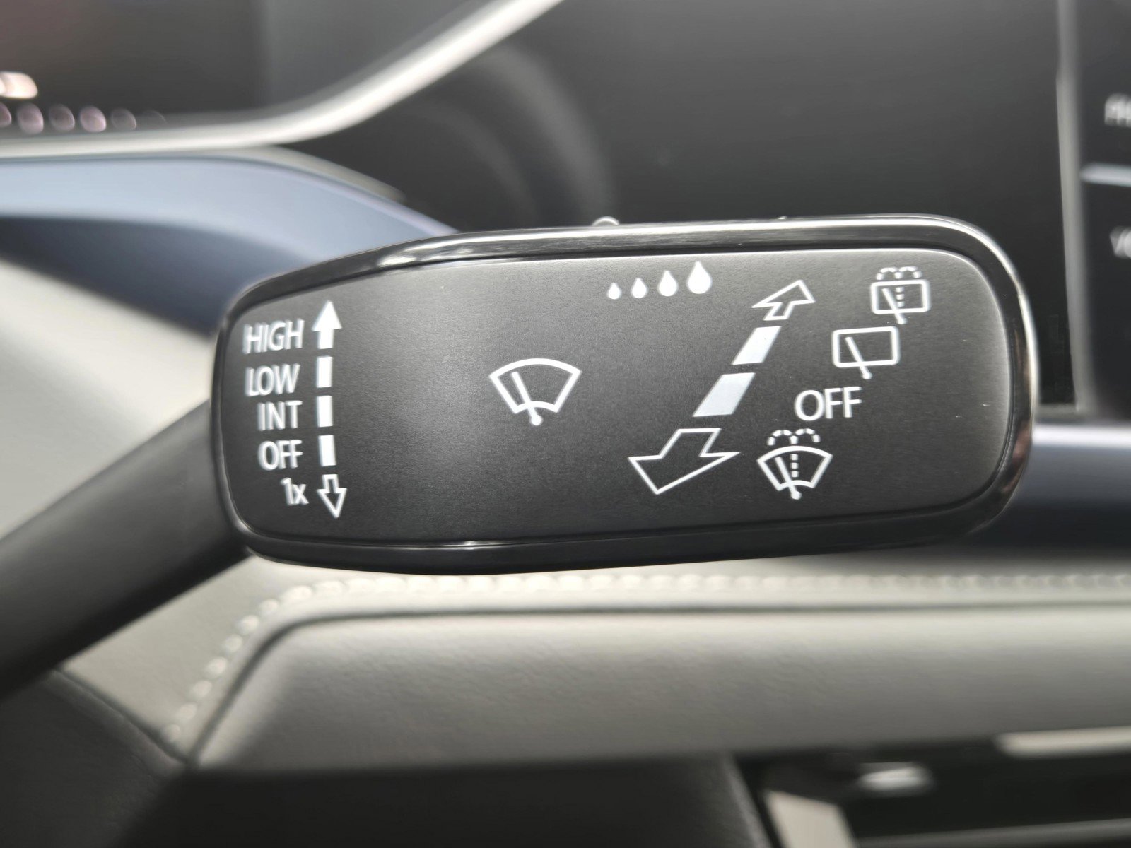 Used 2024 Volkswagen Taos SE image 17