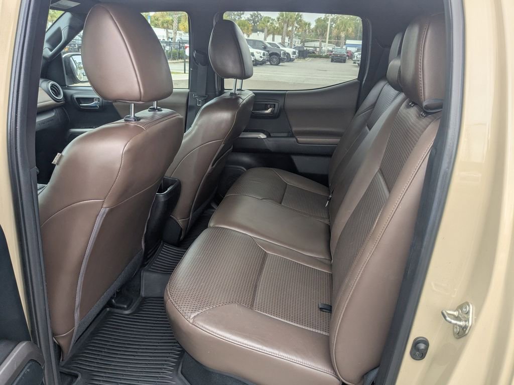 Used 2016 Toyota Tacoma Limited w/ Towing Package image 14