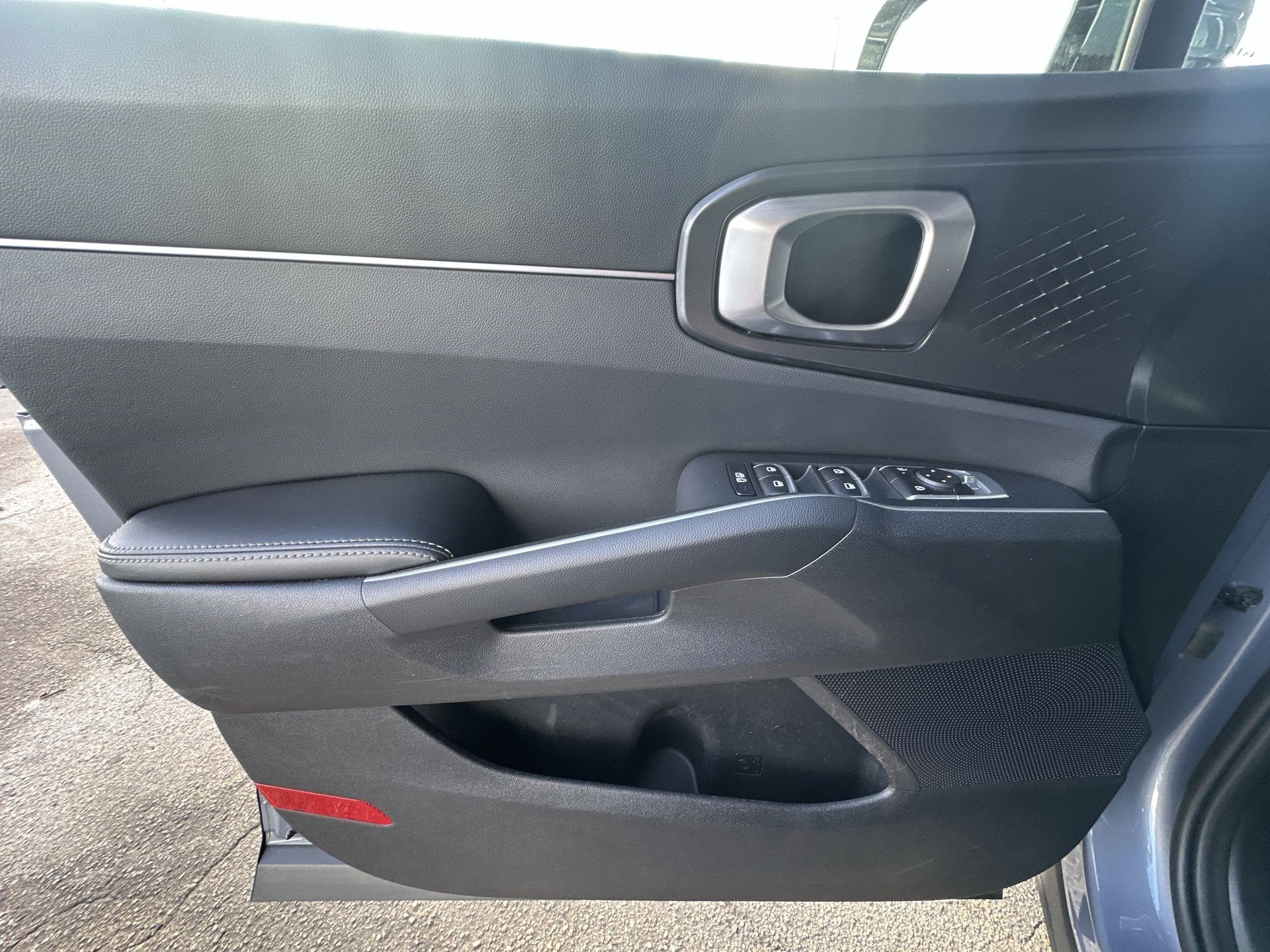 Certified 2024 Kia Sorento LX image 32