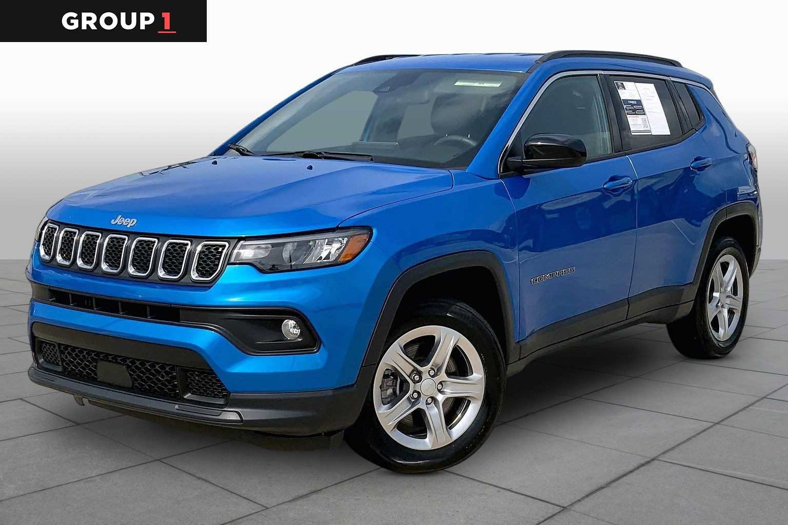 Used 2024 Jeep Compass Latitude AWD/4WD image 1