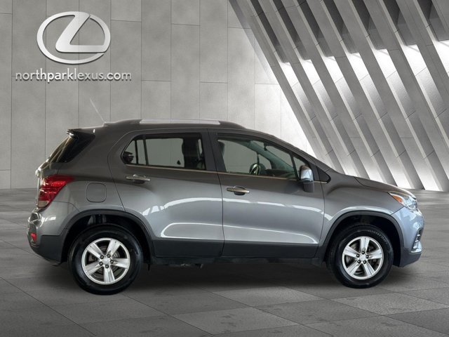 Used 2020 Chevrolet Trax LT w/ LT Convenience Package AWD/4WD image 4