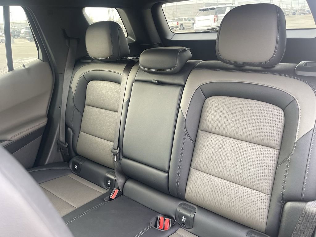 Used 2025 Chevrolet Equinox LT w/ Convenience Package II image 35