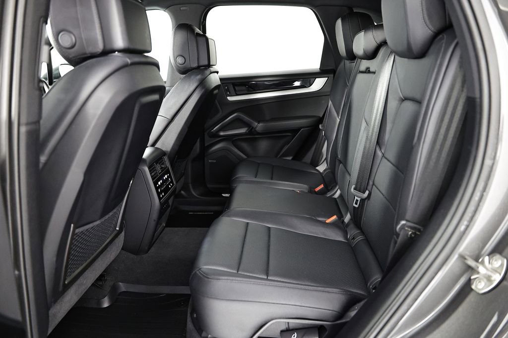 Certified 2025 Porsche Cayenne AWD/4WD image 27