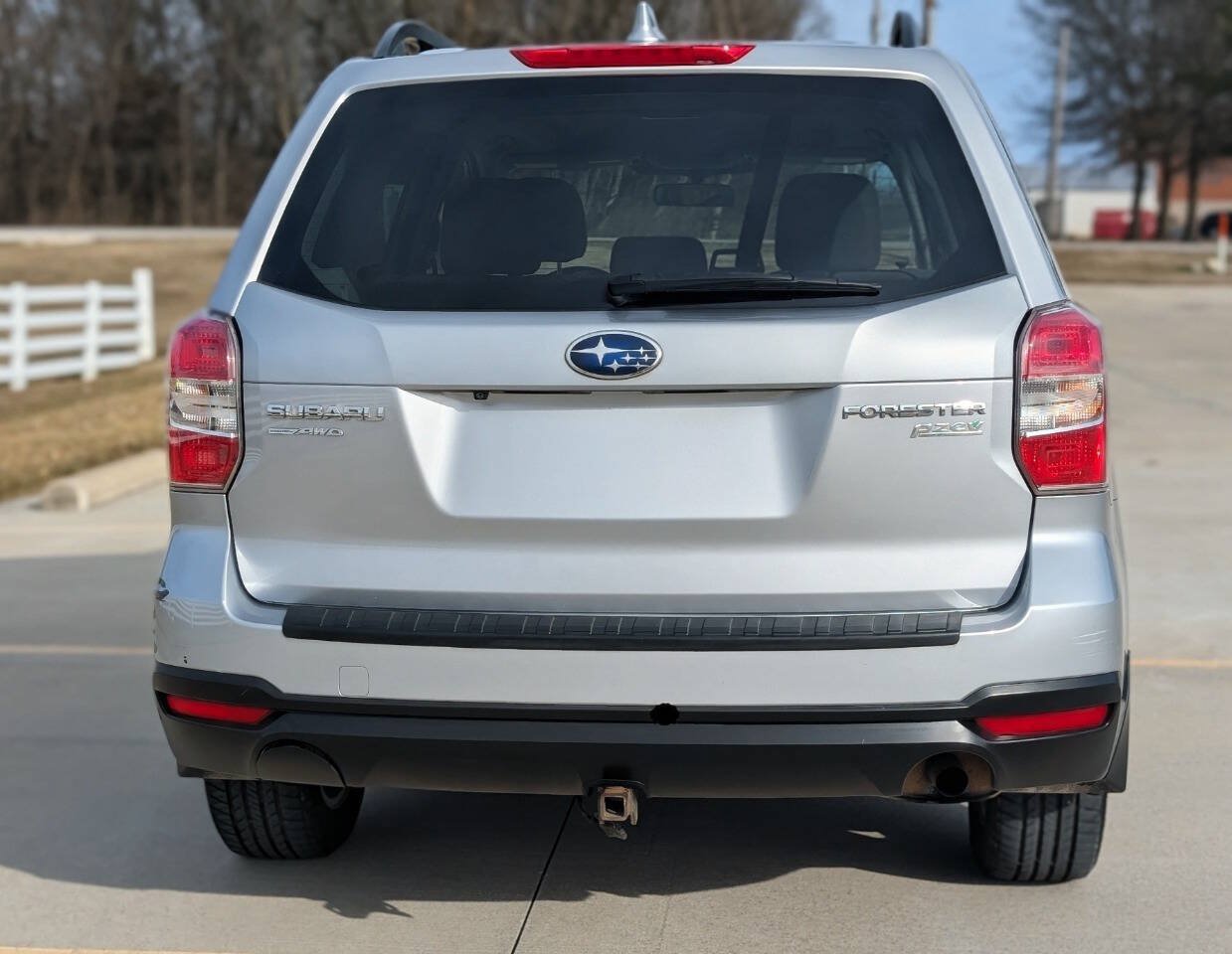 Used 2016 Subaru Forester 2.5i Premium w/ All-Weather Package AWD/4WD image 9