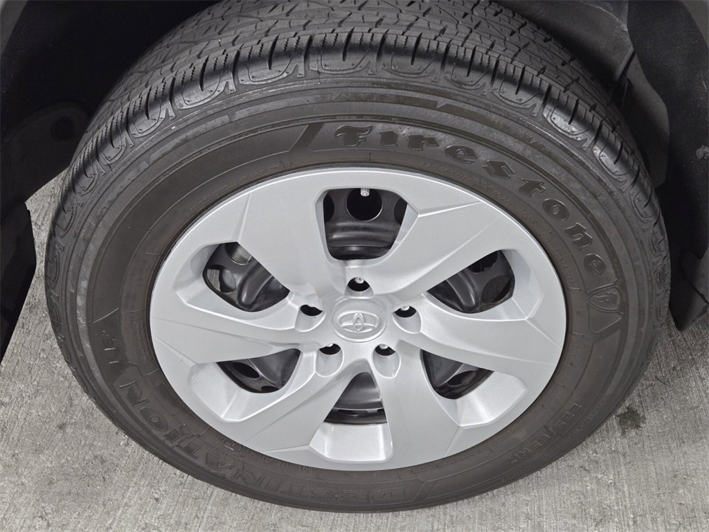 Used 2024 Toyota RAV4 LE image 9