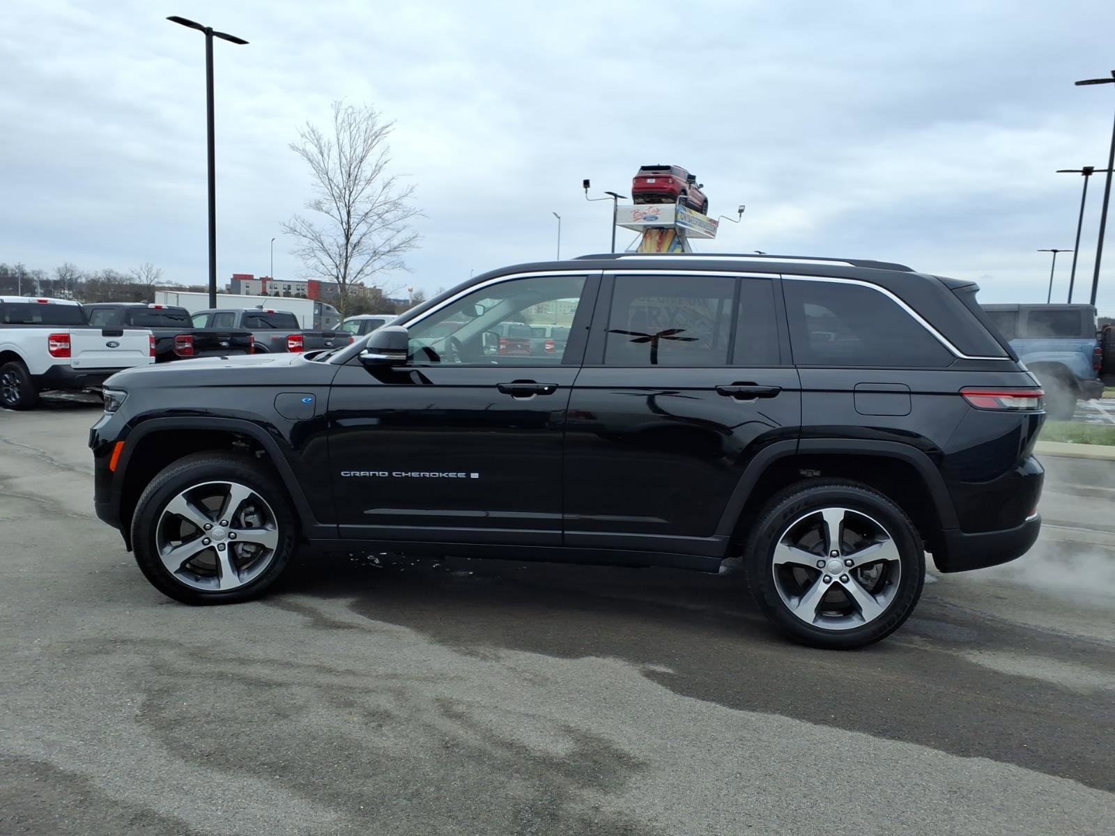 Used 2023 Jeep Grand Cherokee 4WD 4xe image 6