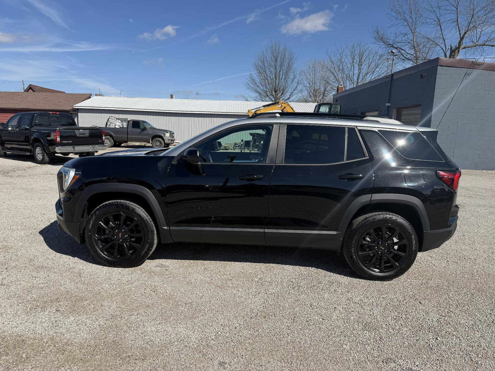 Used 2025 GMC Terrain Elevation w/ Technology Package II image 2