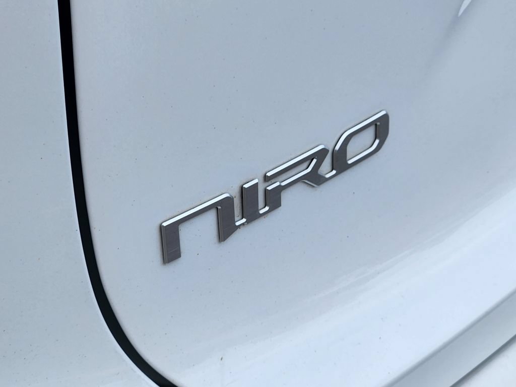 Certified 2023 Kia Niro Wind w/ Wind Preserve Package FWD image 11