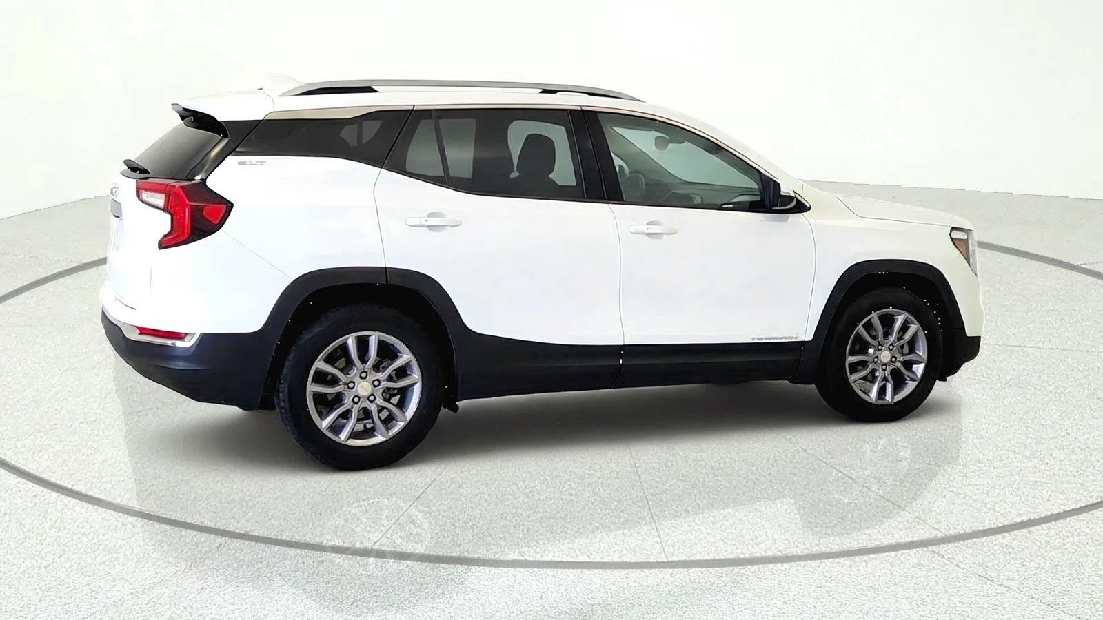 Used 2024 GMC Terrain SLT FWD image 6