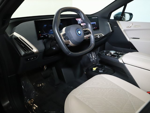Used 2024 BMW iX xDrive50 w/ Premium Package AWD/4WD image 19