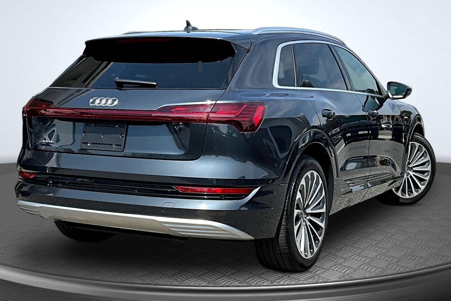 Used 2019 Audi e-tron Prestige w/ Prestige Package AWD/4WD image 5