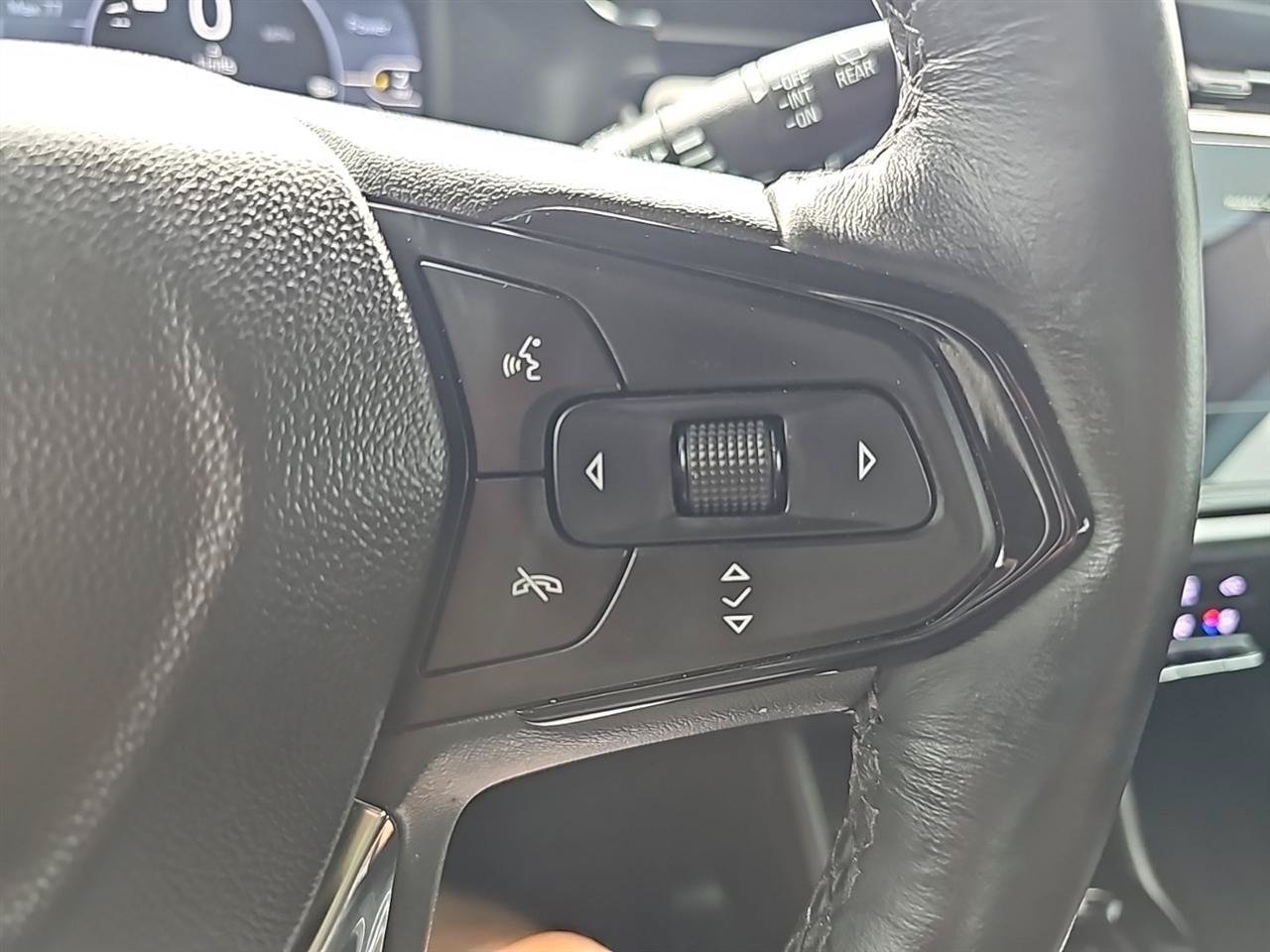 Used 2023 Chevrolet Bolt EUV Premier w/ Sun & Sound Package FWD image 23