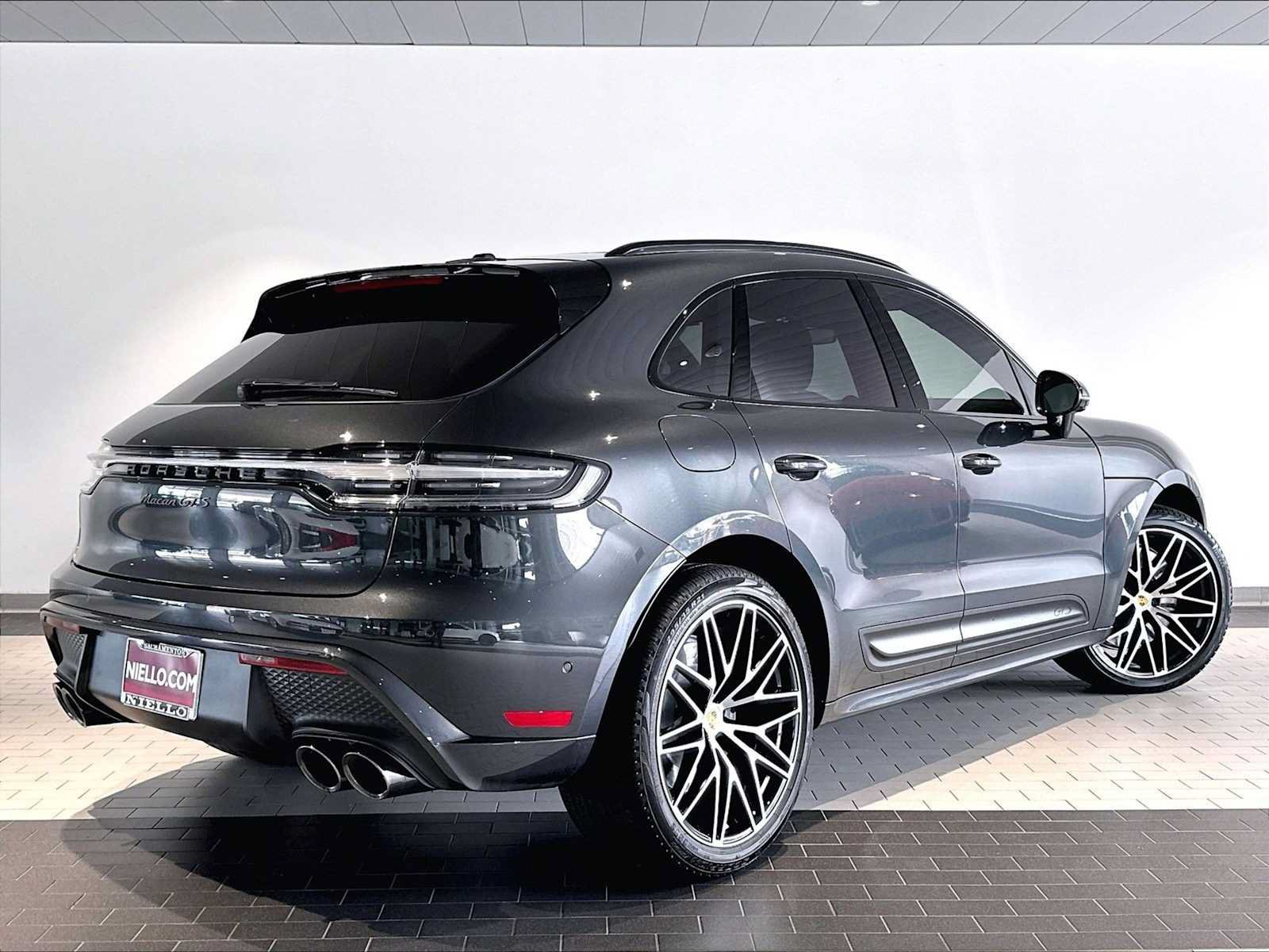 Used 2026 Porsche Macan GTS AWD/4WD image 10