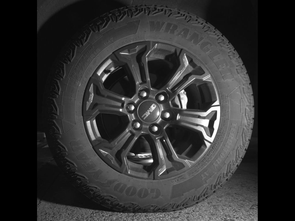 Used 2025 GMC Canyon Elevation w/ Convenience Package image 6