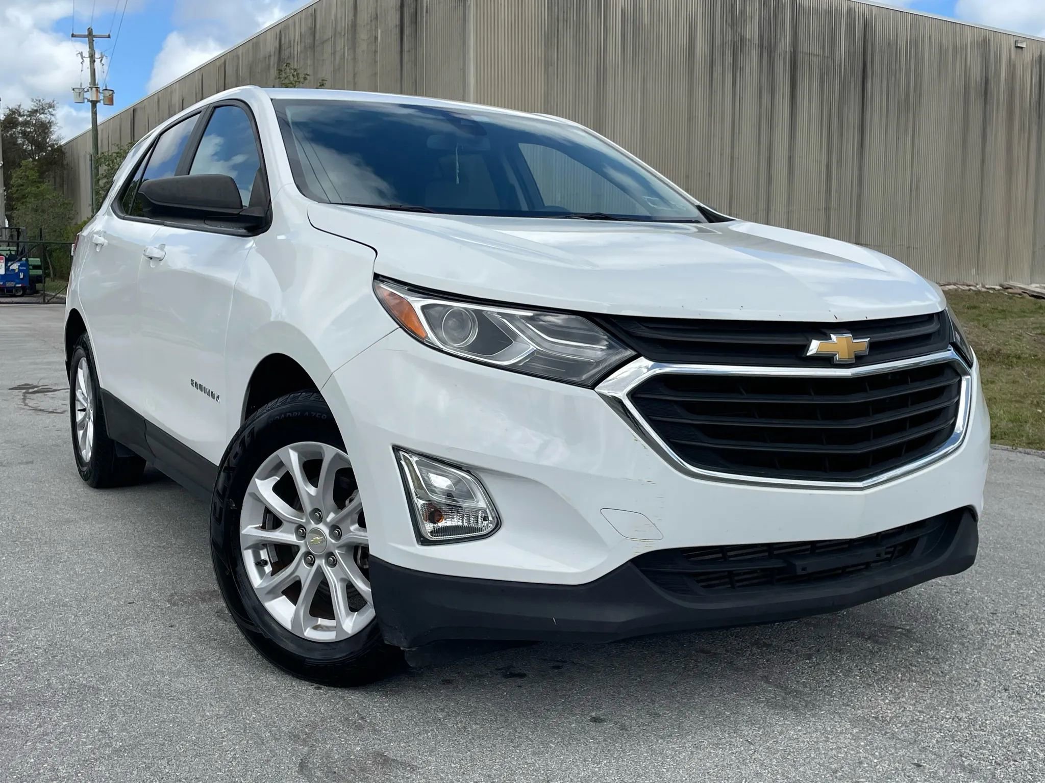 Used 2021 Chevrolet Equinox LS w/ LS Convenience Package FWD image 2