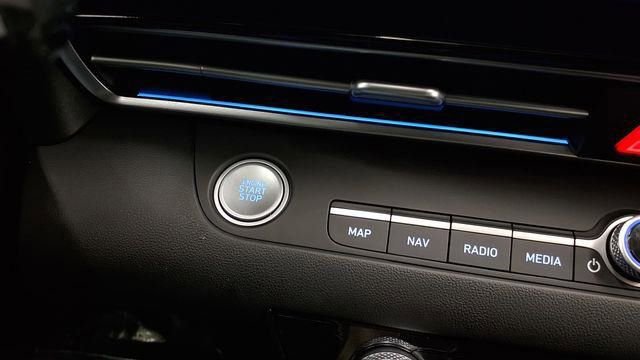 Used 2025 Hyundai Elantra SEL image 33