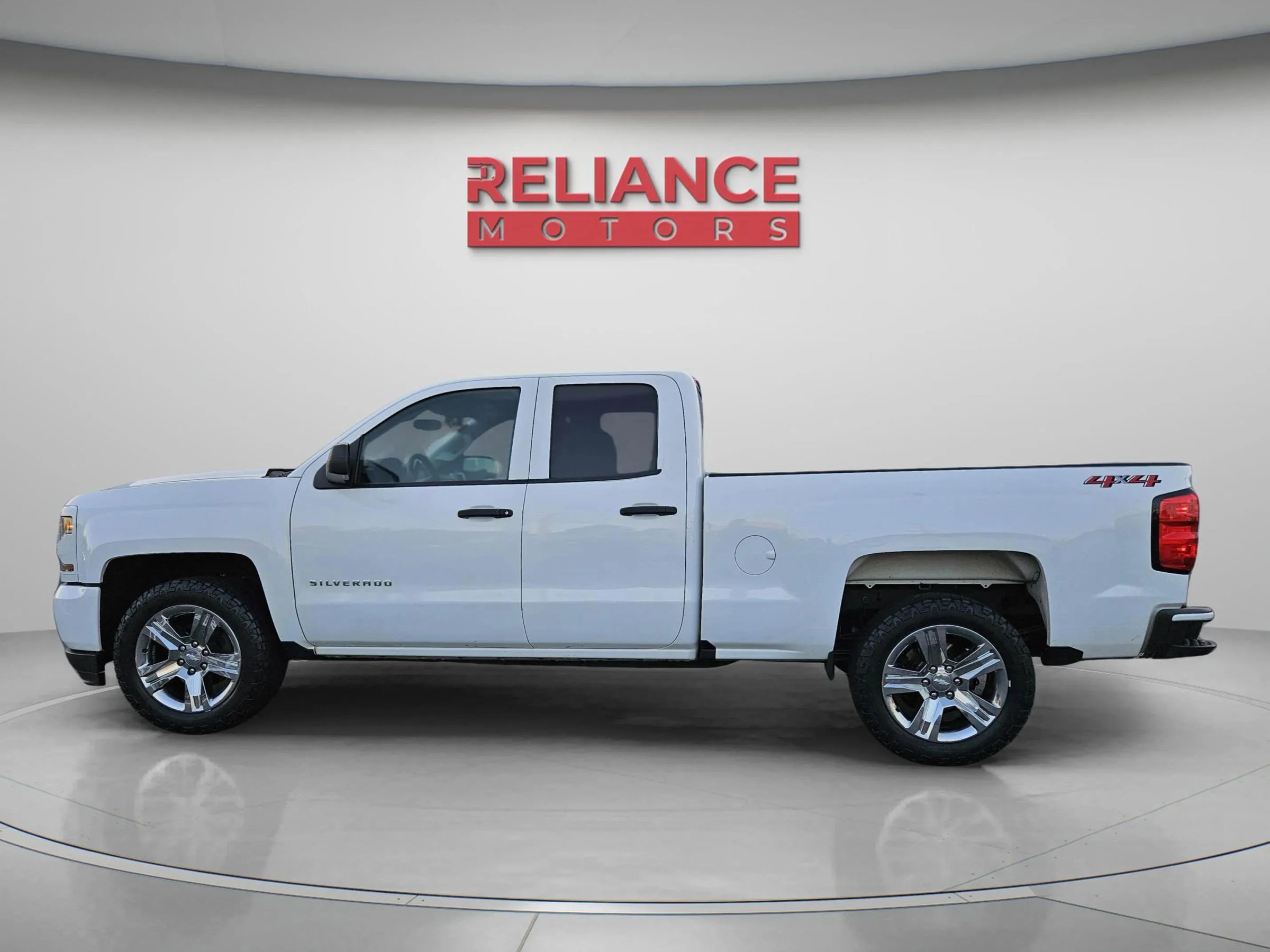 Used 2018 Chevrolet Silverado 1500 Custom w/ Trailering Package image 3