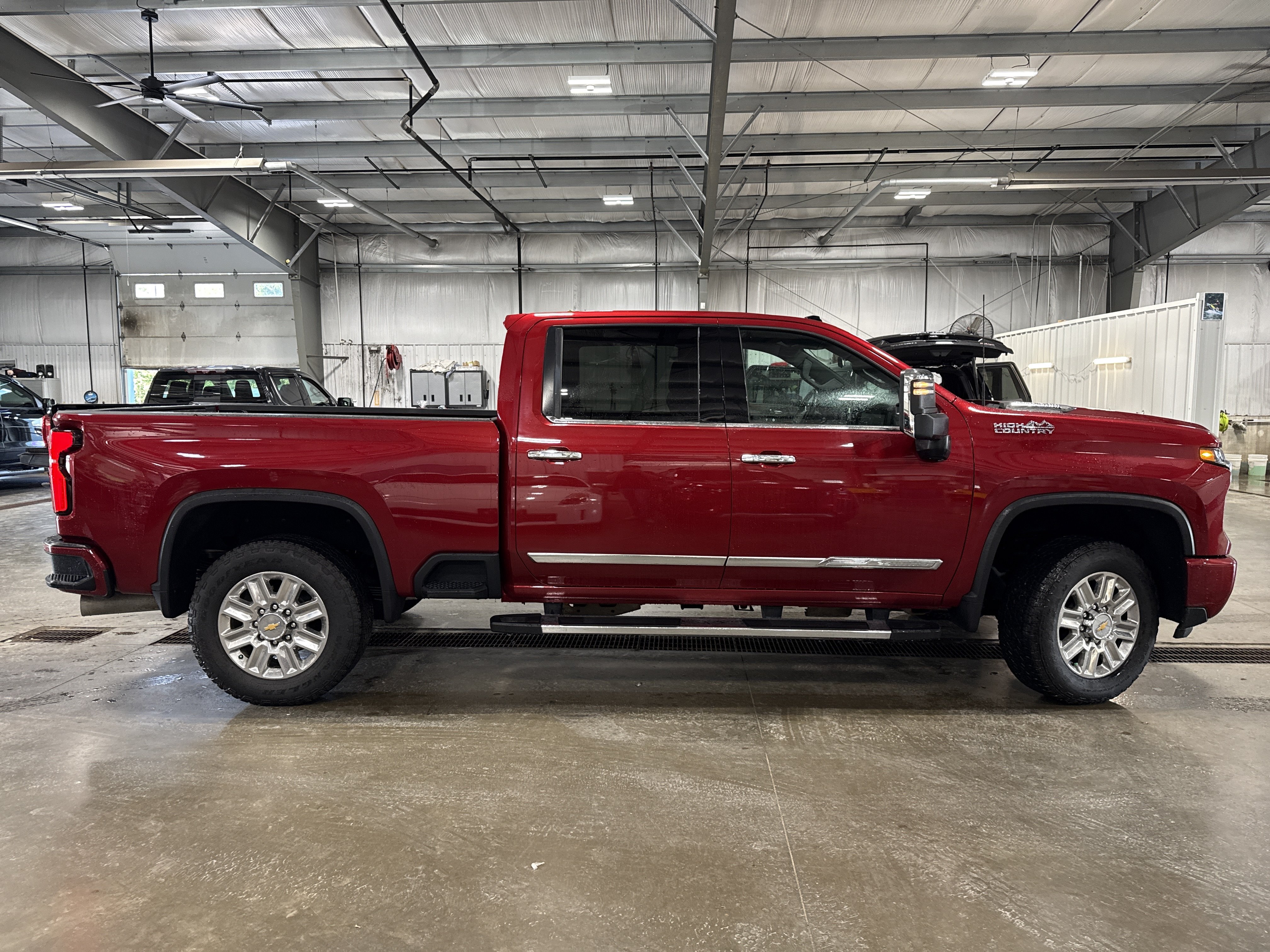 Used 2025 Chevrolet Silverado 2500 High Country w/ Technology Package AWD/4WD image 2