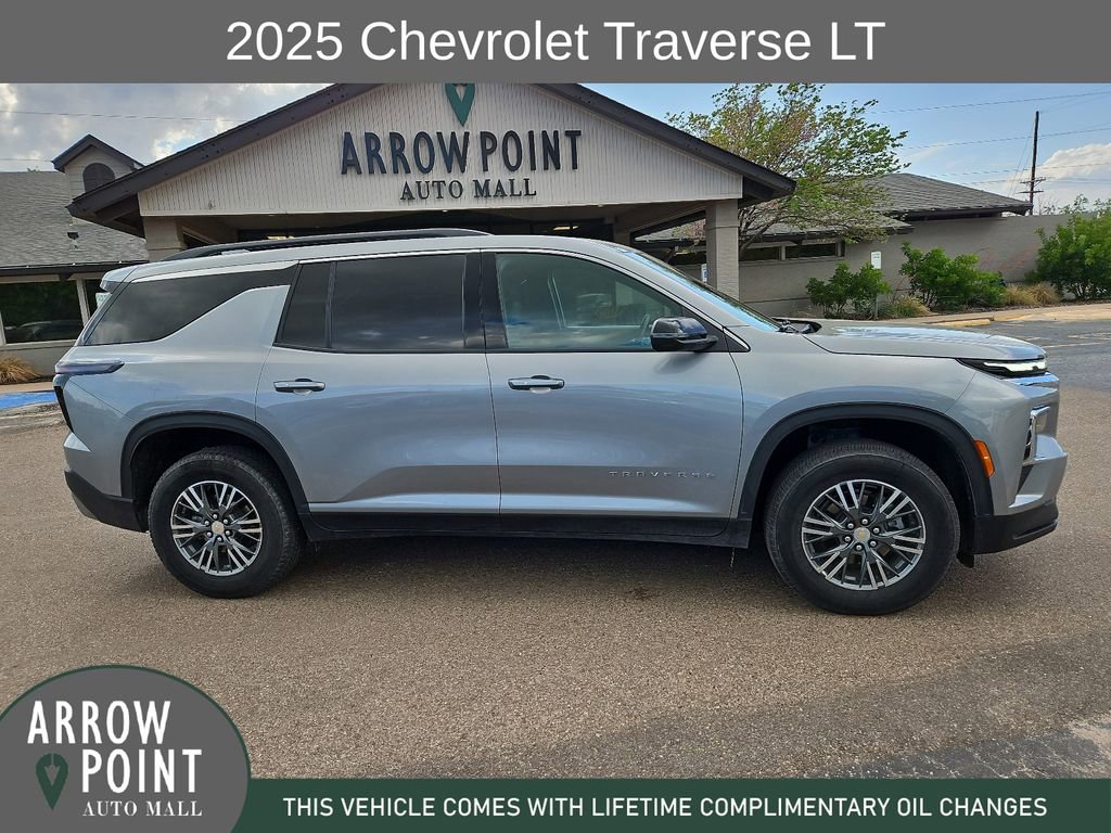 Used 2025 Chevrolet Traverse LT FWD image 13