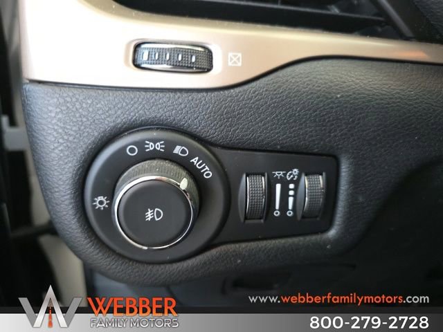 Used 2017 Jeep Cherokee Limited w/ Trailer Tow Group image 18