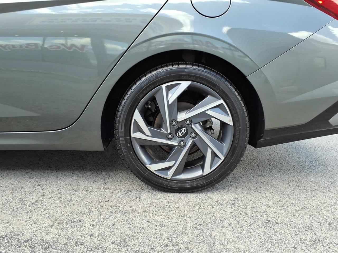 Used 2024 Hyundai Elantra Limited FWD image 5