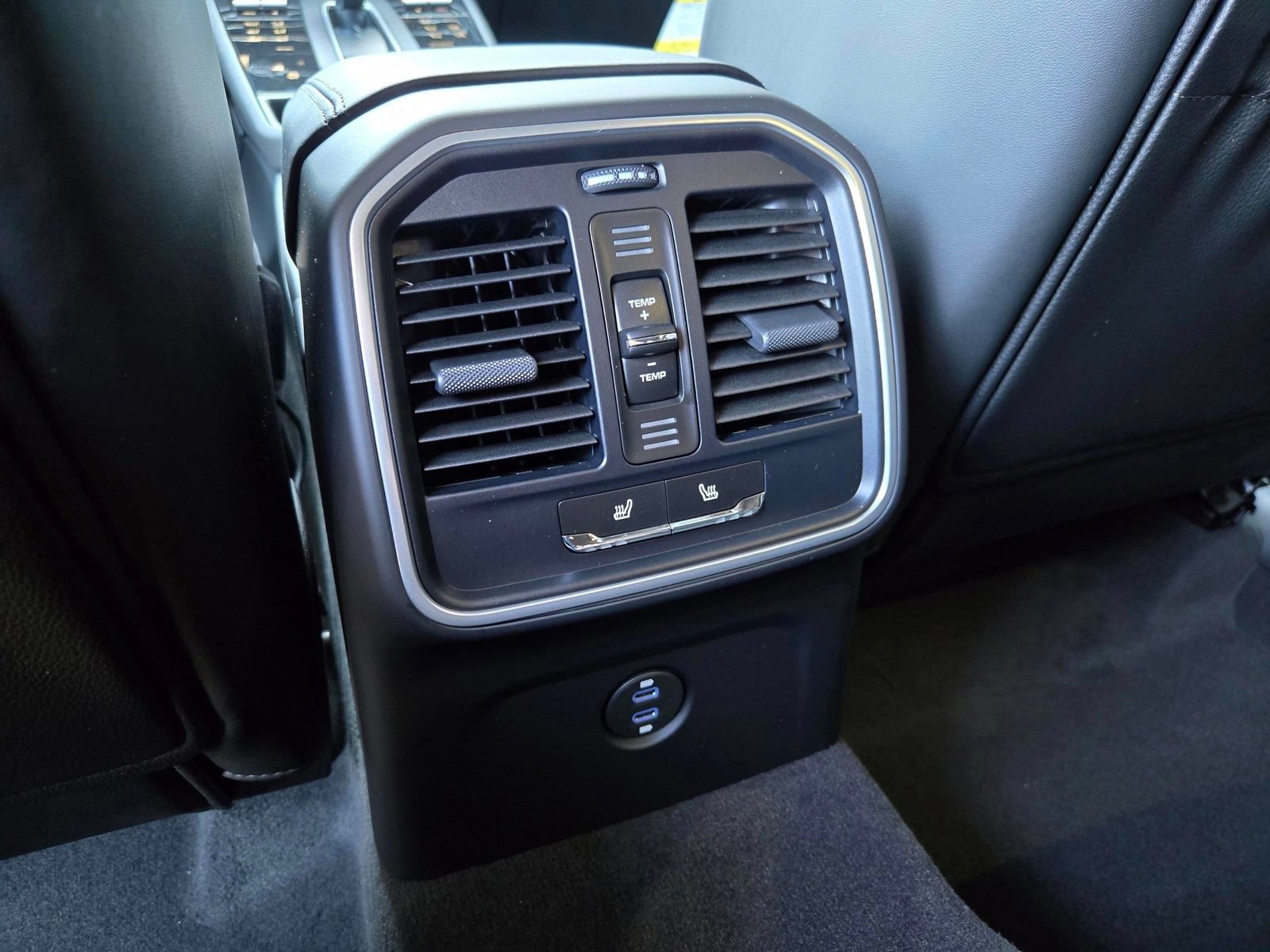 New 2026 Porsche Macan AWD/4WD image 18