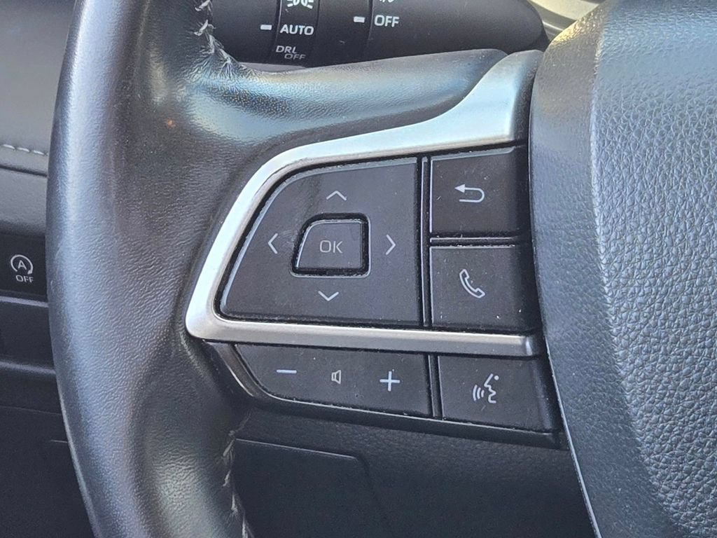 Used 2023 Toyota Highlander XLE FWD image 15