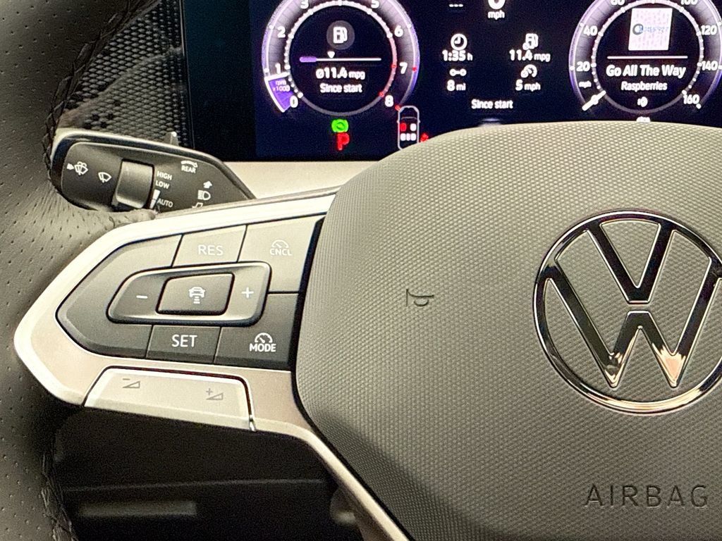 New 2026 Volkswagen Tiguan SE R-Line FWD image 11