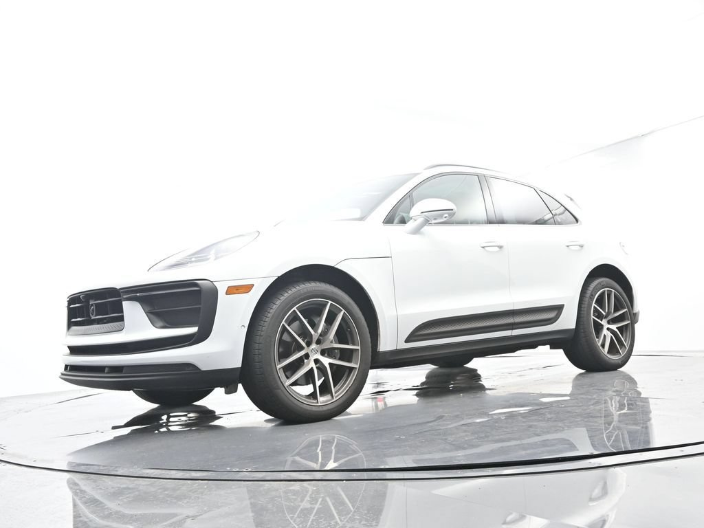 Certified 2023 Porsche Macan AWD/4WD image 40
