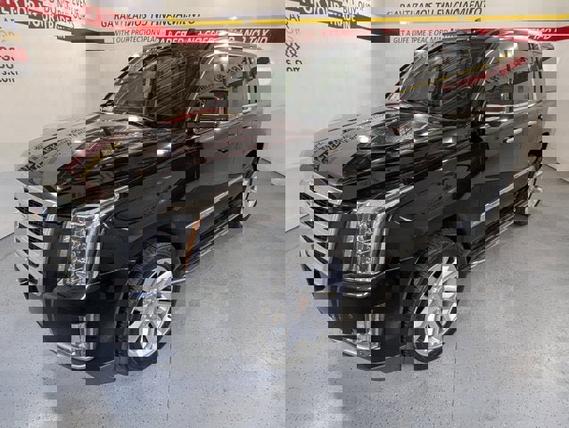 Used 2016 Cadillac Escalade Luxury image 3