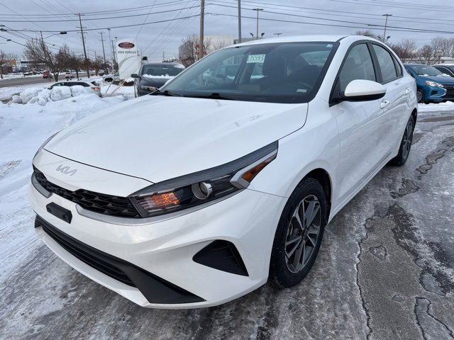 Used 2023 Kia Forte LXS image 3