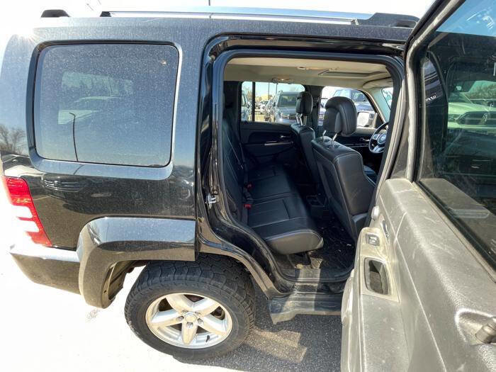 Used 2011 Jeep Liberty Limited w/ Comfort/Convenience Group AWD/4WD image 27