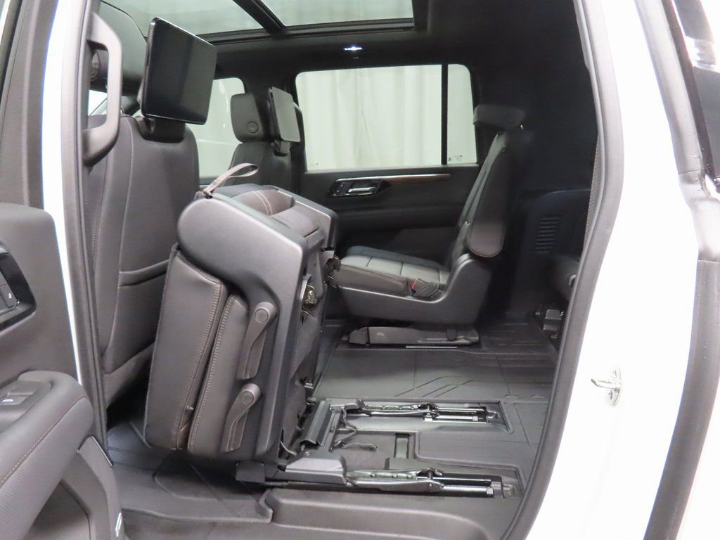 Used 2025 Chevrolet Suburban High Country AWD/4WD image 52