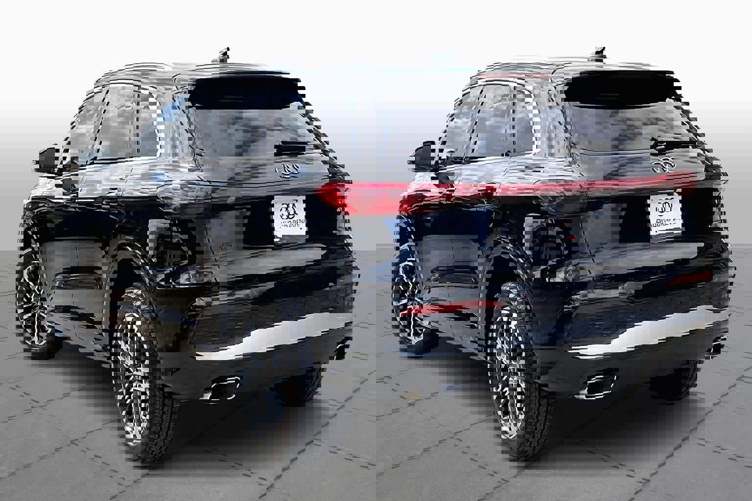 Certified 2025 Audi Q5 Premium w/ Convenience Package image 10