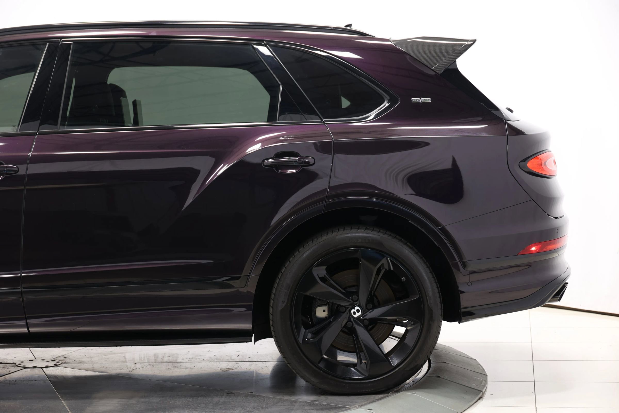 Used 2023 Bentley Bentayga Extended Wheelbase image 9