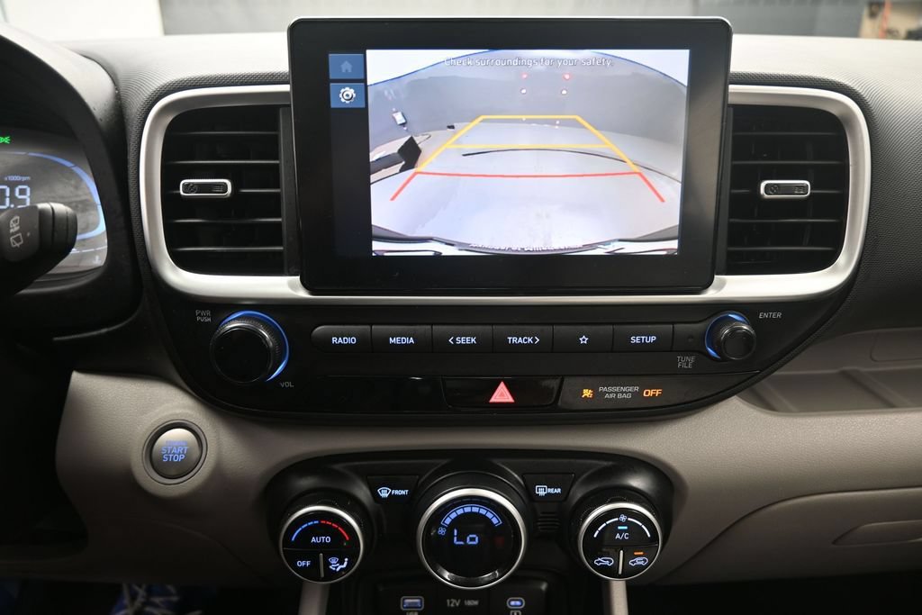 Used 2024 Hyundai Venue SEL FWD image 12