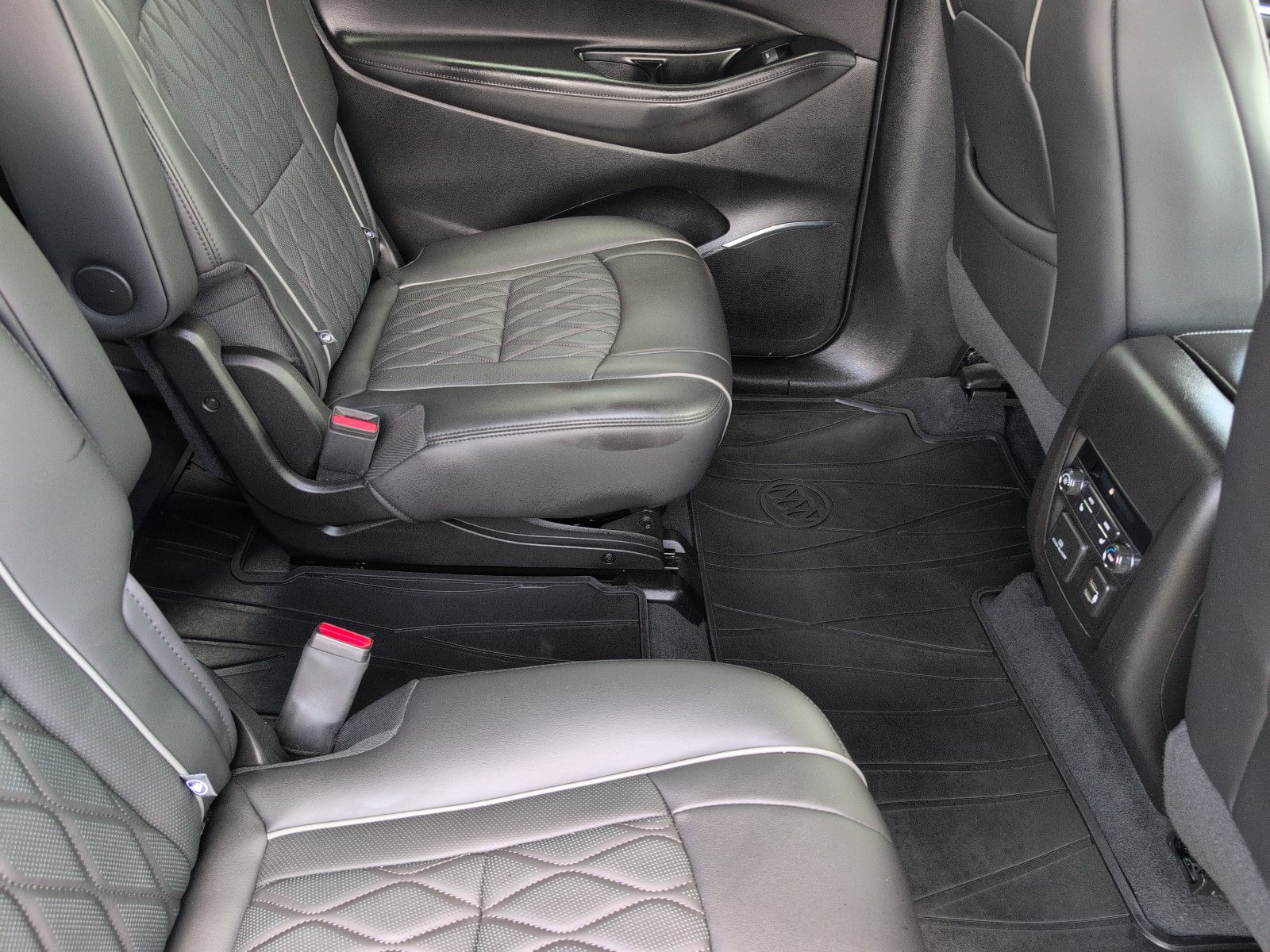 Used 2023 Buick Enclave Avenir w/ Trailering Package, 5000 lbs. FWD image 19