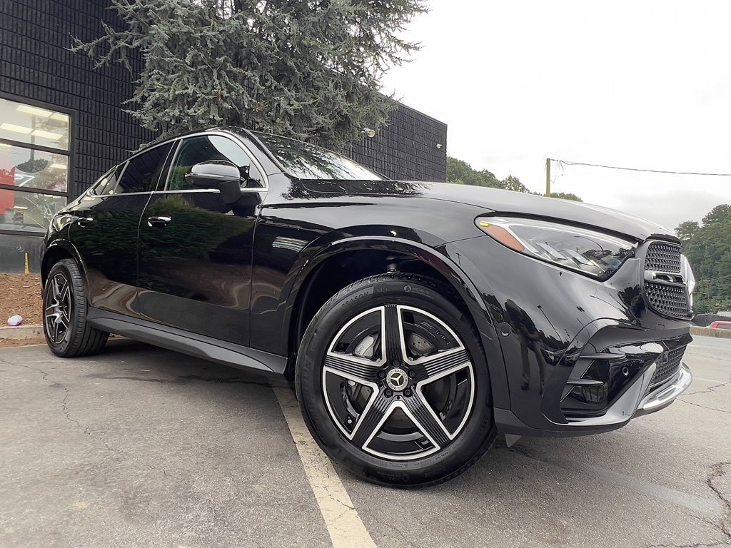 Used 2025 Mercedes-Benz GLC 300 4MATIC w/ AMG Line image 7