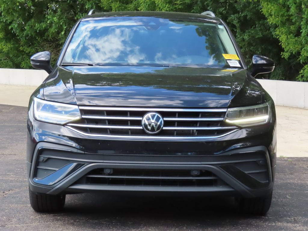 Used 2024 Volkswagen Tiguan SE AWD/4WD image 4